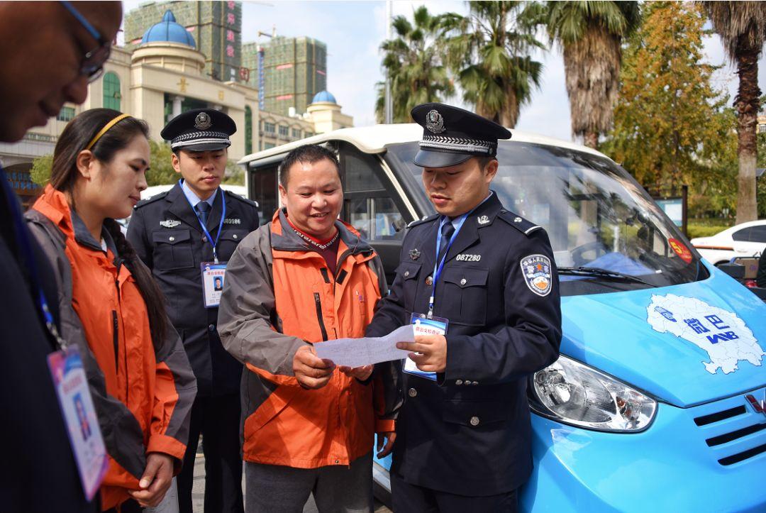 實(shí)拍公交車上不文明行為與小巷深處獨(dú)特小店的探尋之旅