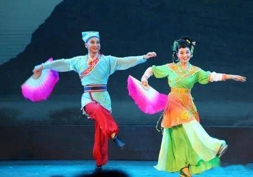 二人轉(zhuǎn)演員火苗的歡樂(lè)生活紀(jì)實(shí)